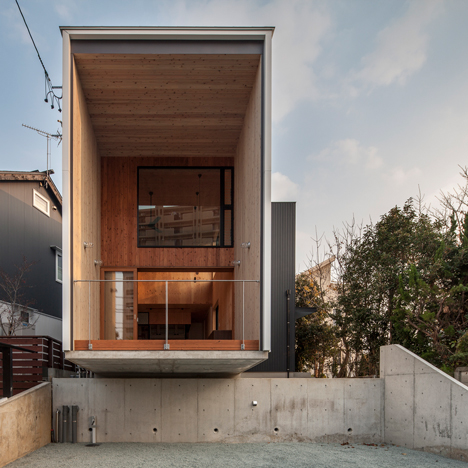 Fly out house by Tatsuyuki Takagi Architects