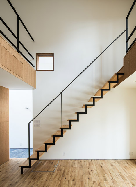 House of Yabugaoka by Flame Planning Office