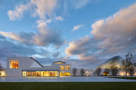 Ismaili Centre by Moriyama & Teshima Architects
