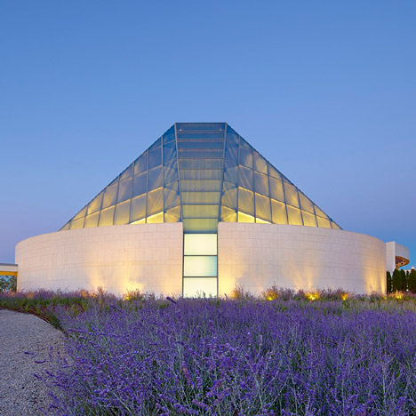 Ismaili Centre by Moriyama & Teshima Architects