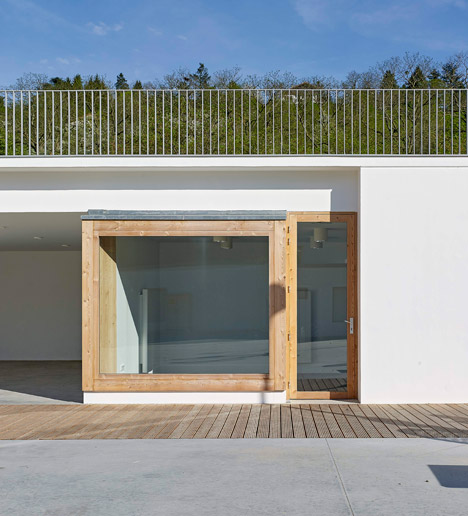 Leisure and services center by Link architectes