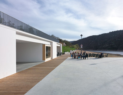 Leisure and services center by Link architectes