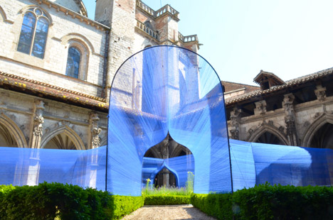 Les-Voutes-Filantes-installation_Cahors-France_Atelier-YokYok_dezeen_468_10