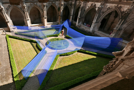 Les-Voutes-Filantes-installation_Cahors-France_Atelier-YokYok_dezeen_468_9