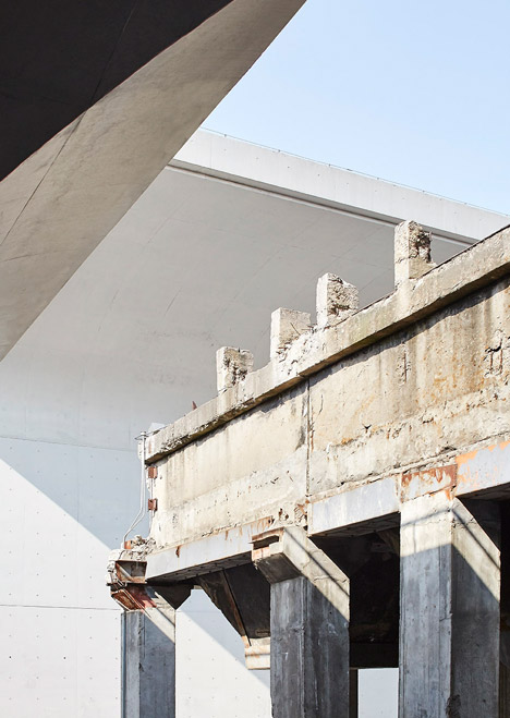 Long Museum West Bund by Deshaus photographed by Hufton + Crow