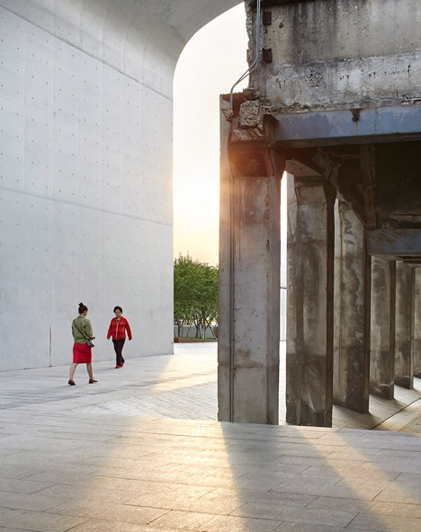 Long-Museum-West-Bund-Deshaus_dezeen_468_40