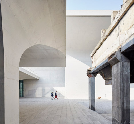 Long Museum West Bund by Deshaus photographed by Hufton + Crow