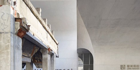 Shanghai art museum by Atelier Deshaus brings together vaulted columns and an industrial relic