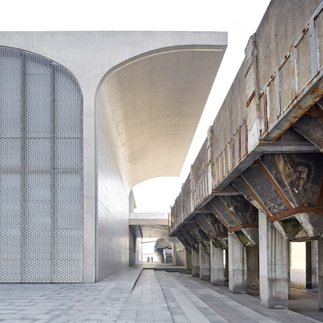 Long-Museum-West-Bund-by-Deshaus-hufton-crow-SQsq_dezeen_468c_2