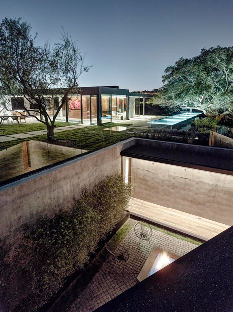 Oak Pass Main House by Walker Workshop