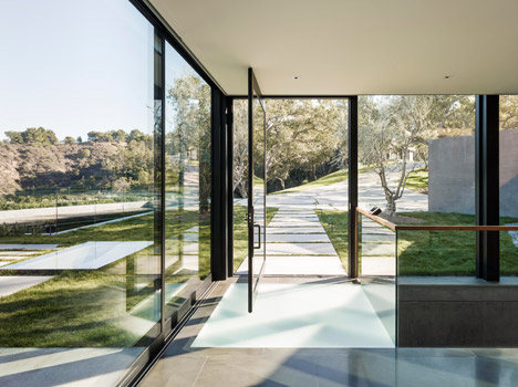 Oak Pass Main House by Walker Workshop