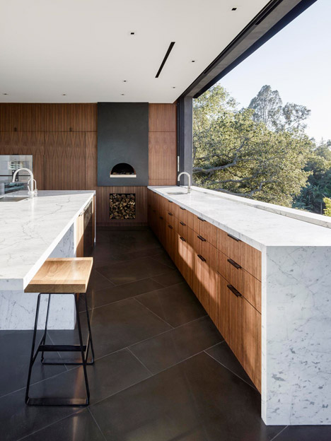 Oak Pass Main House by Walker Workshop