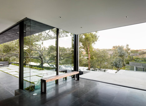 Oak Pass Main House by Walker Workshop
