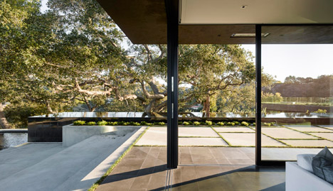 Oak Pass Main House by Walker Workshop