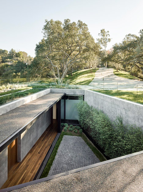 Oak Pass Main House by Walker Workshop