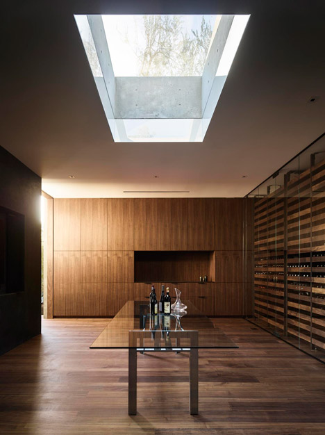Oak Pass Main House by Walker Workshop