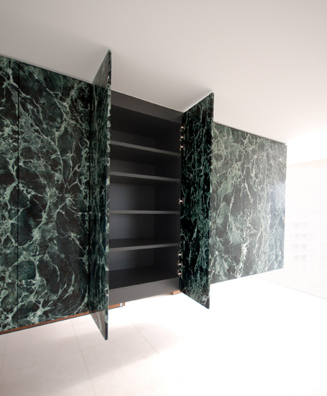 Penthouse in Antwerp by de meester vliegen architecten