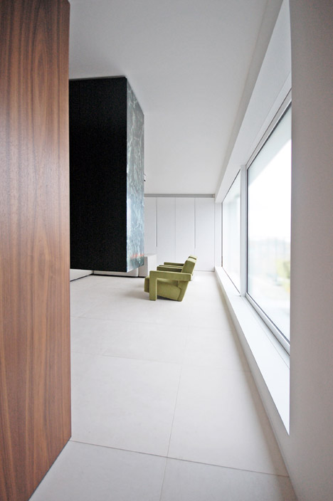 Penthouse in Antwerp by de meester vliegen architecten