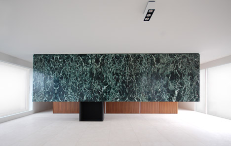 Penthouse in Antwerp by de meester vliegen architecten