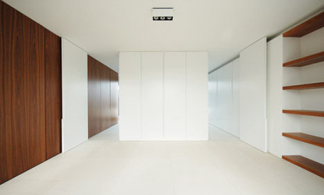 Penthouse in Antwerp by de meester vliegen architecten