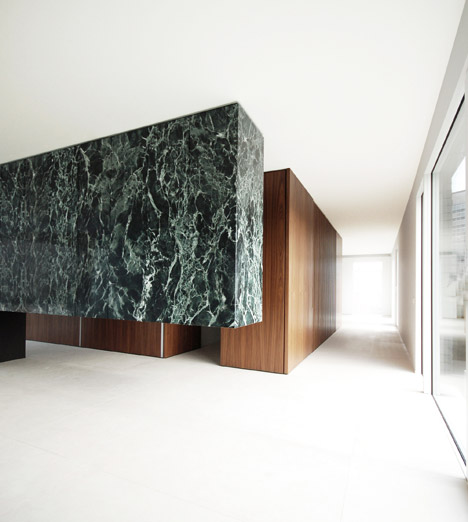 Penthouse in Antwerp by de meester vliegen architecten