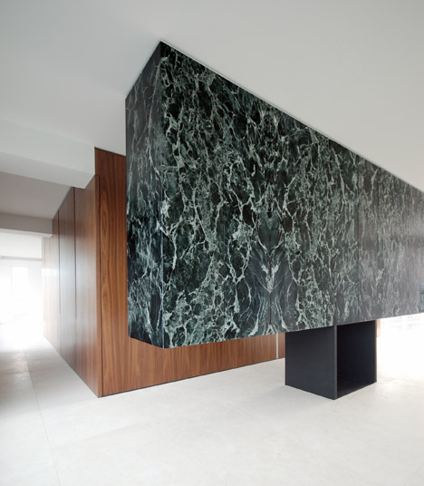 Penthouse in Antwerp by de meester vliegen architecten