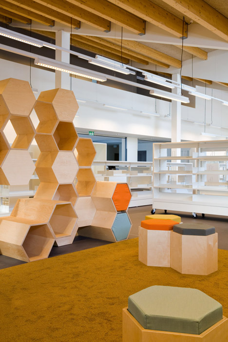 Public Library in Zoersel by OMGEVING