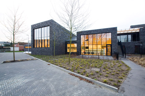 Public Library in Zoersel by OMGEVING