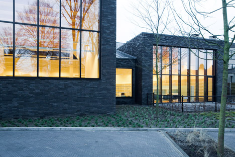 Public Library in Zoersel by OMGEVING
