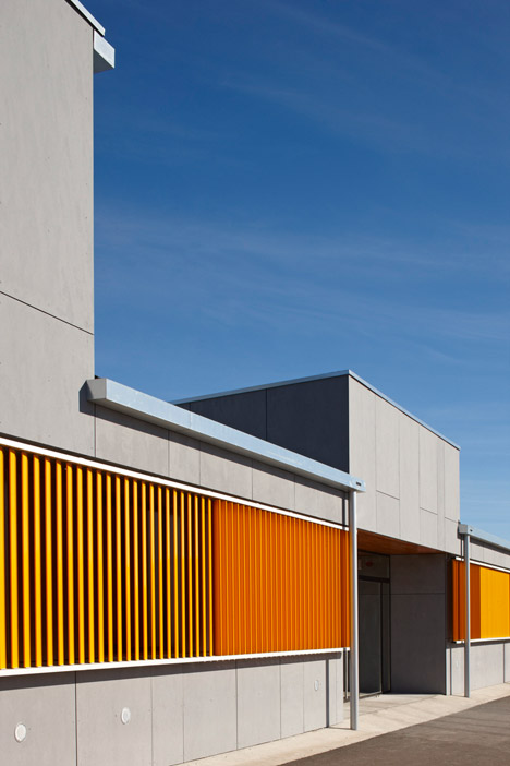 School in Vila-seca by 2260mm Architects