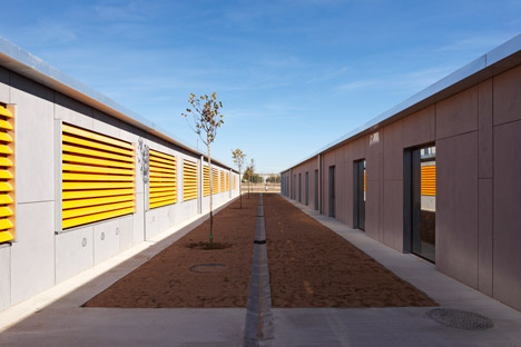School in Vila-seca by 2260mm Architects