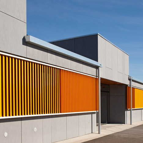 School in Vila-seca by 2260mm Architects