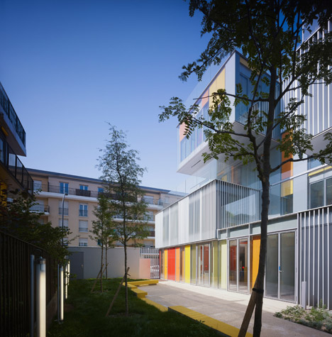 Stacked-and-Crossed-Views-by-A-Samueldelmas-Architectes-Urbanistes_dezeen_468_2