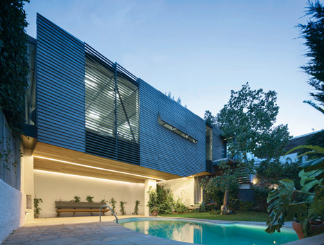 Suspended garage by Hiboux Architecture