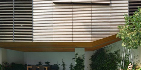Suspended garage by Hiboux Architecture