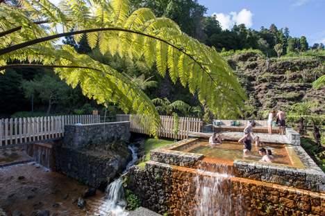 Thermal-Pools-by-Rodrigo-Sequeira-Dias-Filipe-BB_dezeen_468_4