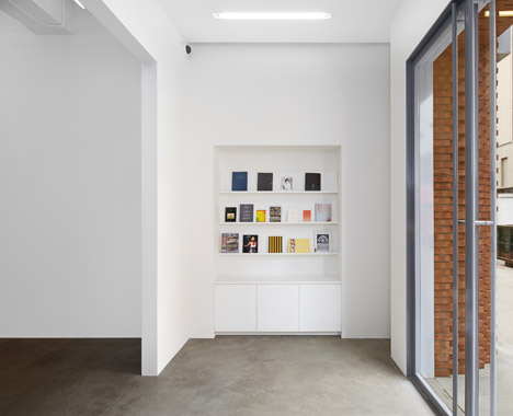 Tina-Kim-Gallery-by-SO-IL_dezeen_468_5