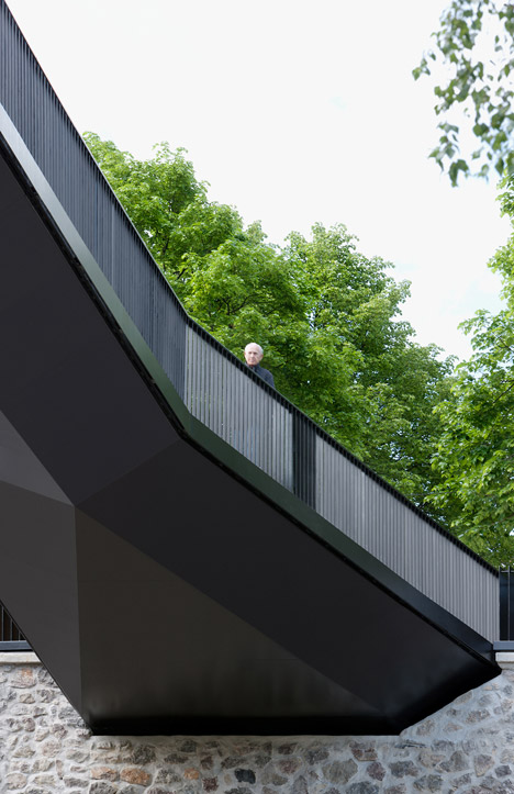 Urban Lift and Pedestrian Bridge by VAUMM
