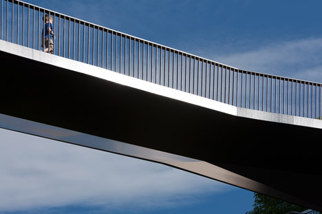 Urban Lift and Pedestrian Bridge by VAUMM