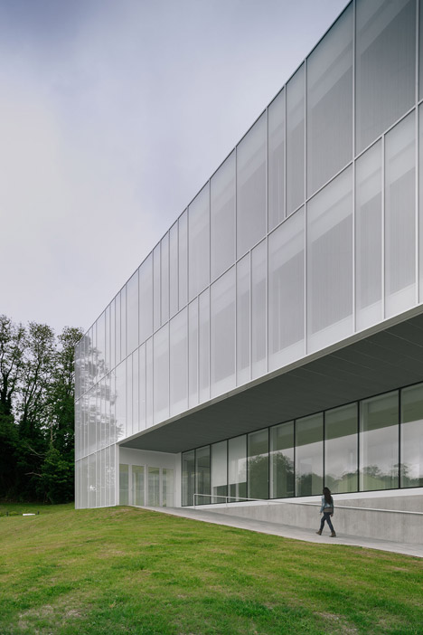 Adult Education Centre by 1004arquitectos