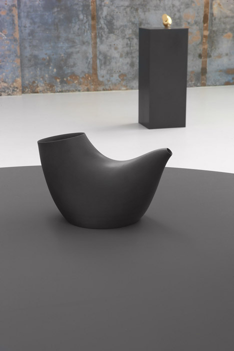 Aldo Bakker jugs on show at Looiersgracht 60