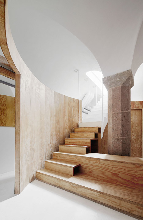 Apartment Tibbaut by Raul Sanchez