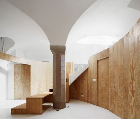 Apartment Tibbaut by Raul Sanchez