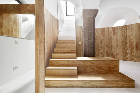Apartment Tibbaut by Raul Sanchez