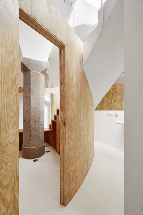 Apartment Tibbaut by Raul Sanchez