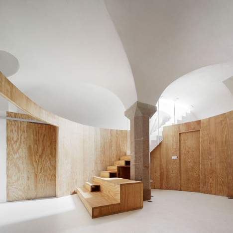 Apartment Tibbaut by Raul Sanchez