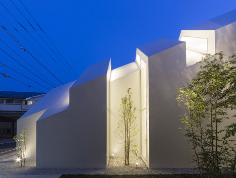 Asahicho Clinic by hkl studio