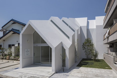 Asahicho Clinic by hkl studio