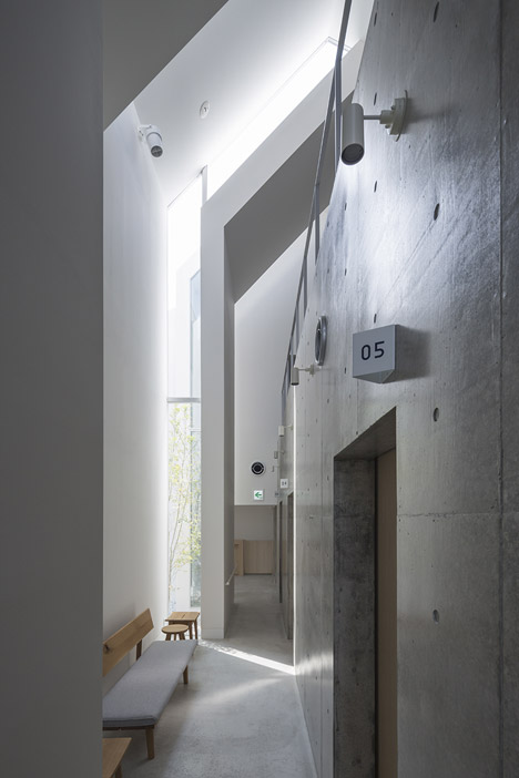 Asahicho Clinic by hkl studio