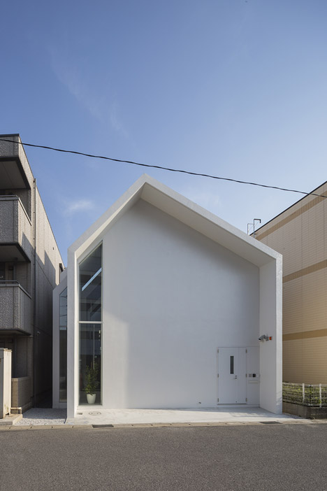 Asahicho Clinic by hkl studio